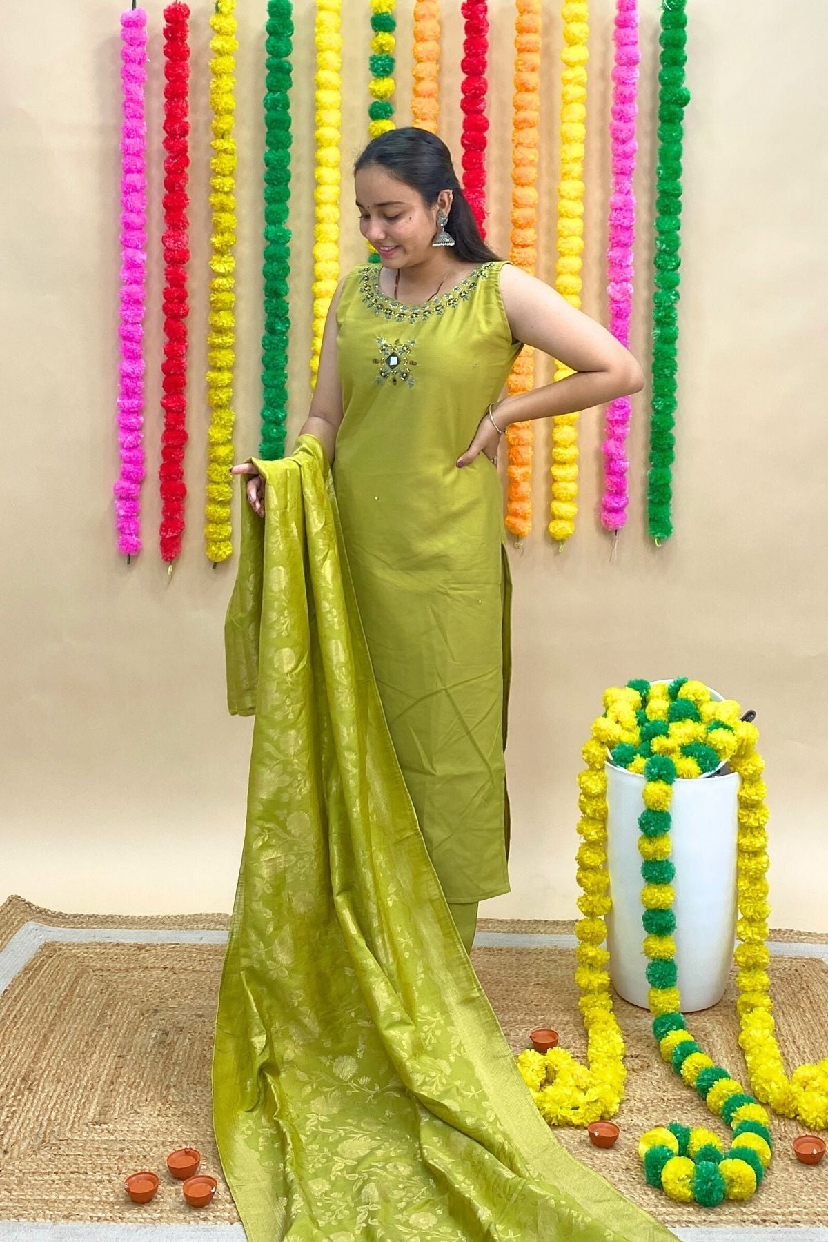 Premium Gadwal Sleeveless Kurti Pant Set with Matching Banarasi Dupatta – Abhla, Thread & Cut Dana Embroidery