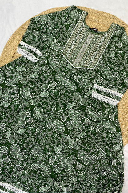 Plus Size Green Ghera Kurti Pant Dupatta Set, Paisley Printed Ethnic Wear for Curvy Comfort
