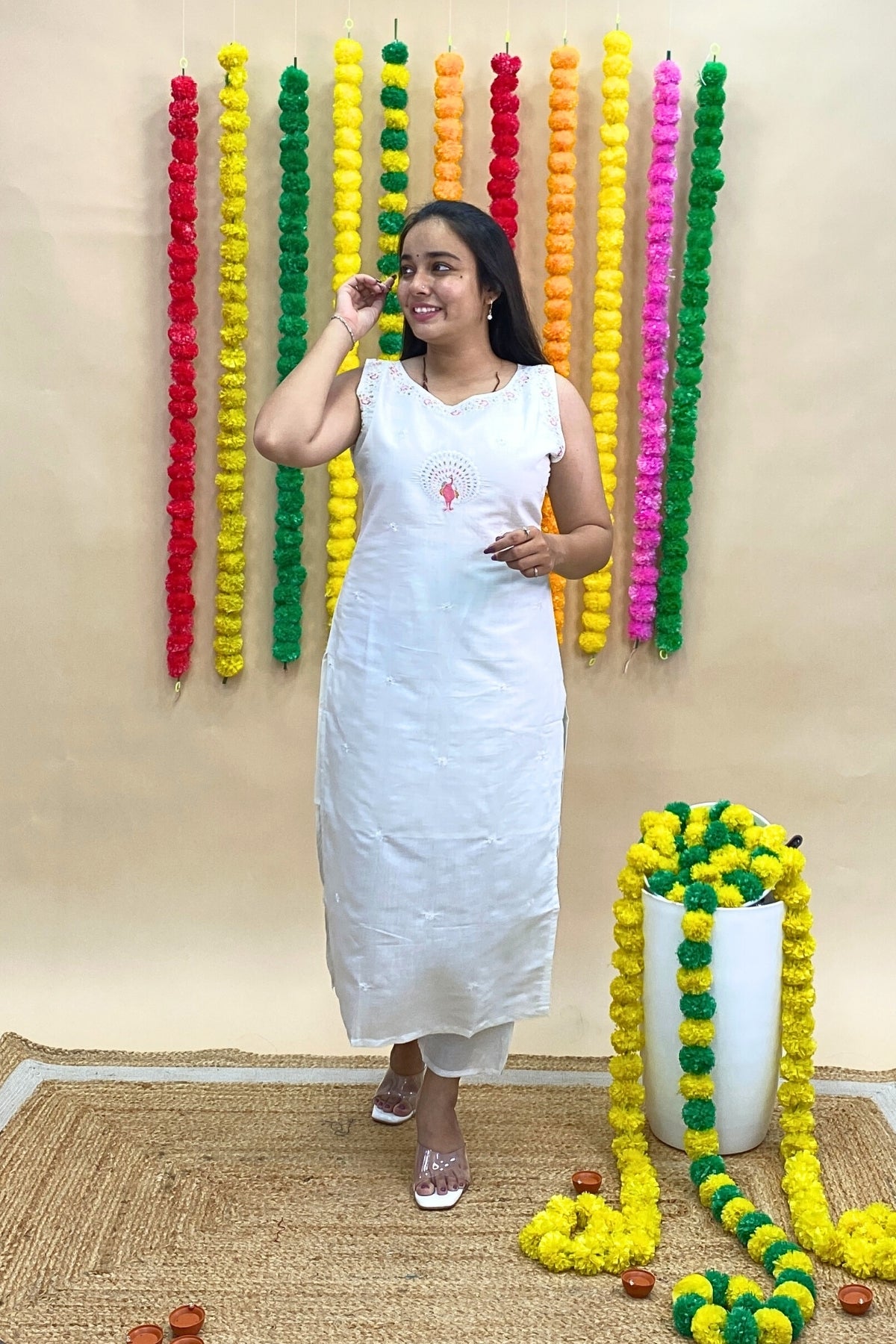 Roman Silk Sleeveless Kurti Pant Set with Contrast Banarasi Dupatta – Peacock Embroidered Neckline
