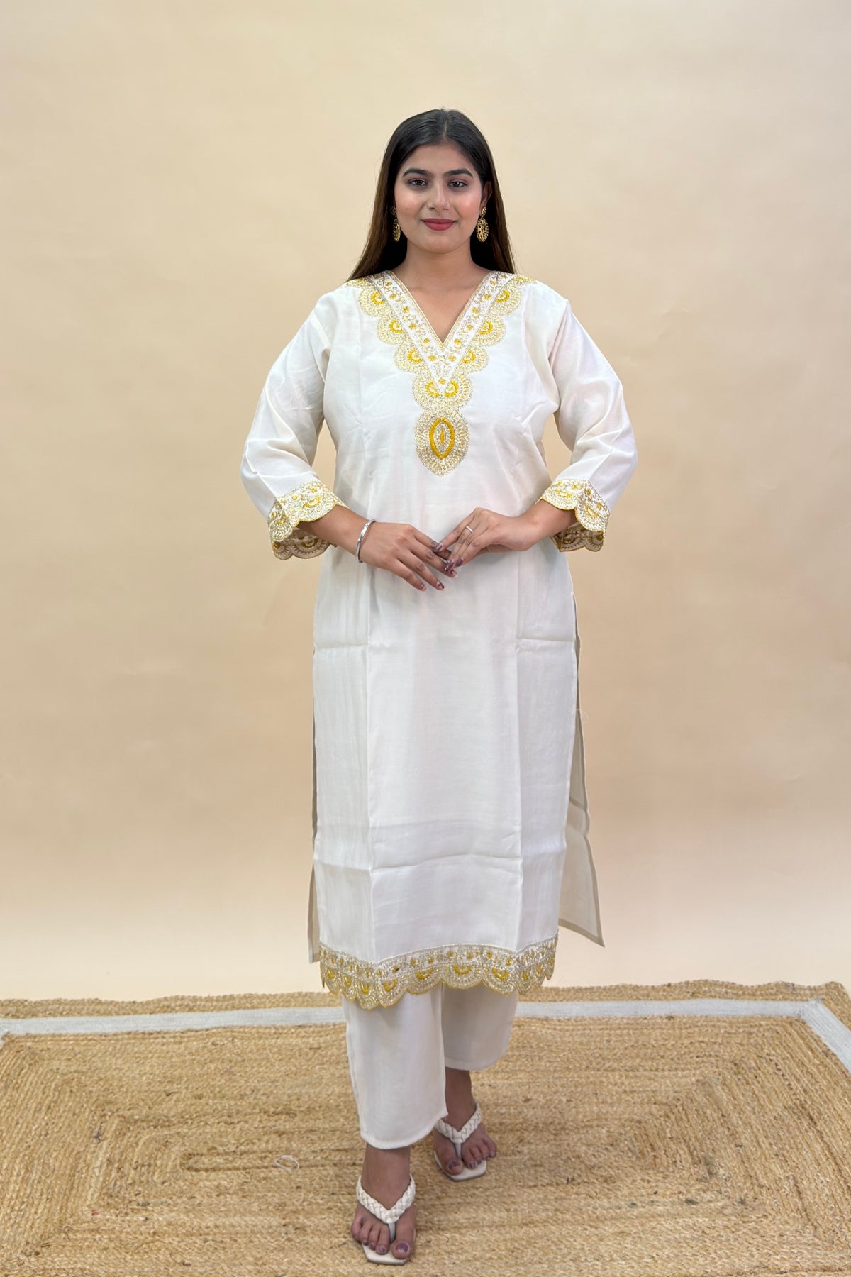 Plus Size Silk Kurta Pant Set with Banarasi Dupatta – V Neck Lace & Thread Work